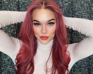 October 31, 2022 by Madhuri Shetty. Emma Rose is a Trans Porn Star, Social Media Personality, Instagram Influencer, and TikTok Star. She underwent gender affirmation surgery at the age of 21. Emma Rose shared the details about her procedure on the Pillowtalk said “I got castrated! 